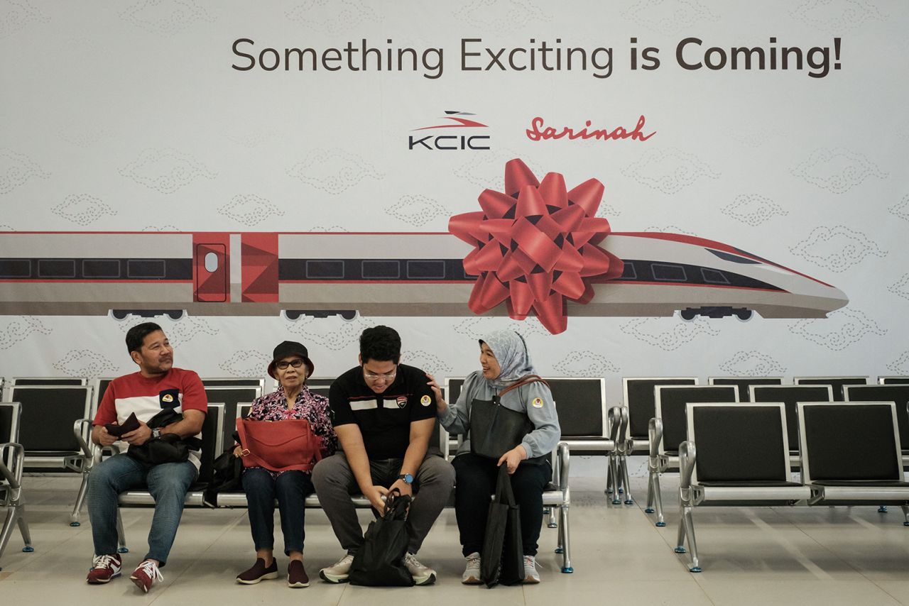 Indonesia khai trương tuyến đường sắt cao tốc đầu ti&ecirc;n tại Đ&ocirc;ng Nam &Aacute; - Ảnh 1.