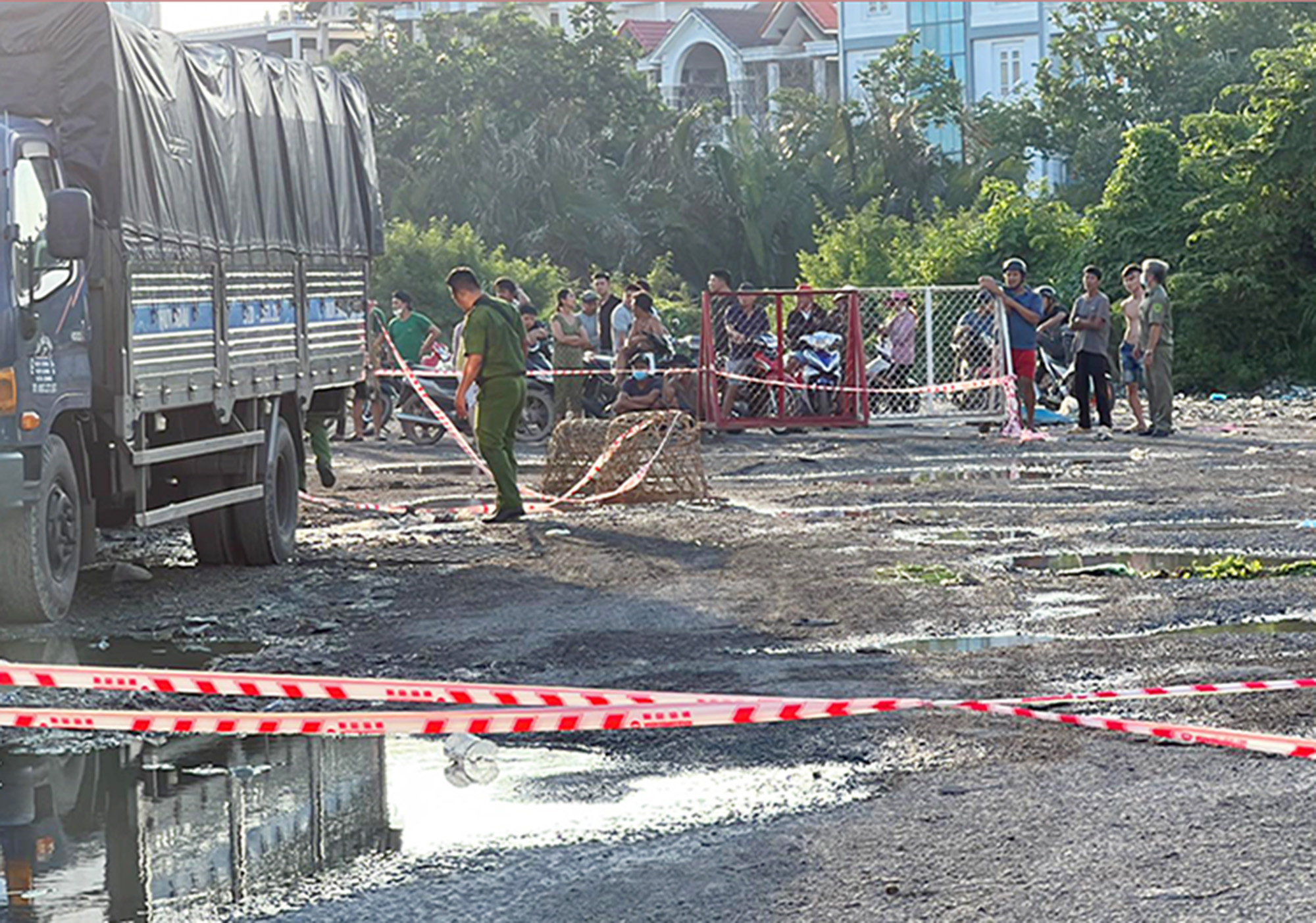 Đ&atilde; bắt được nghi can s&aacute;t hại c&ocirc; g&aacute;i cướp t&agrave;i sản tại chợ đầu mối Thủ Đức - Ảnh 1.