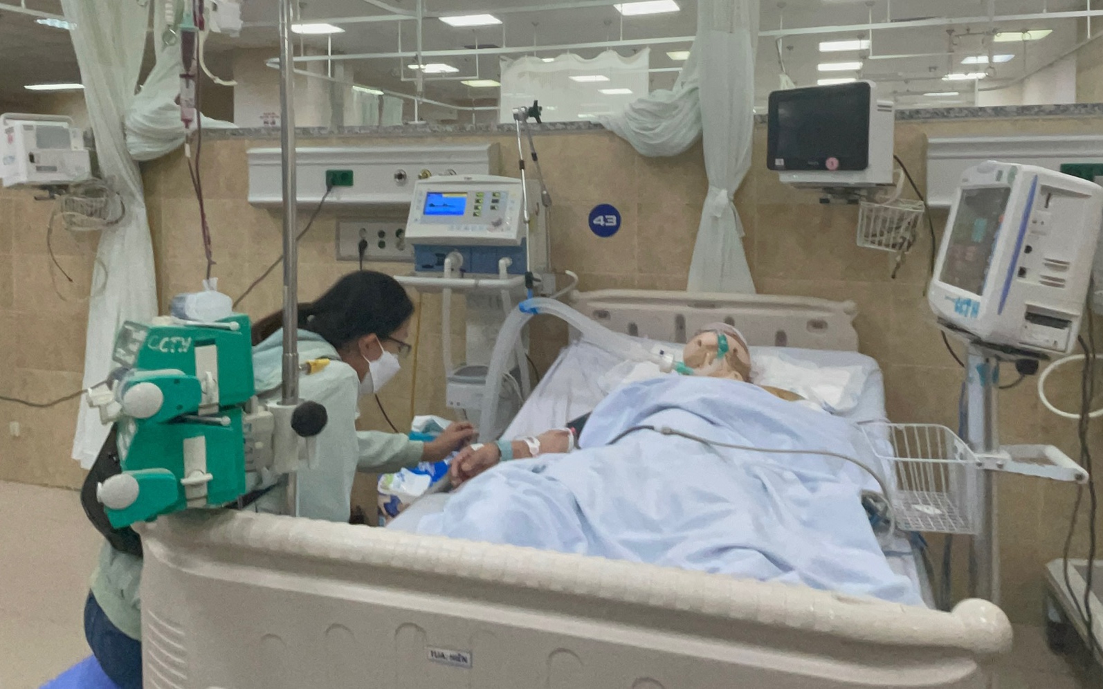 Vụ xe Th&agrave;nh Bưởi g&acirc;y tai nạn: Th&ecirc;m nạn nh&acirc;n tử vong l&agrave; mẹ đưa con đi TP.HCM nhập học