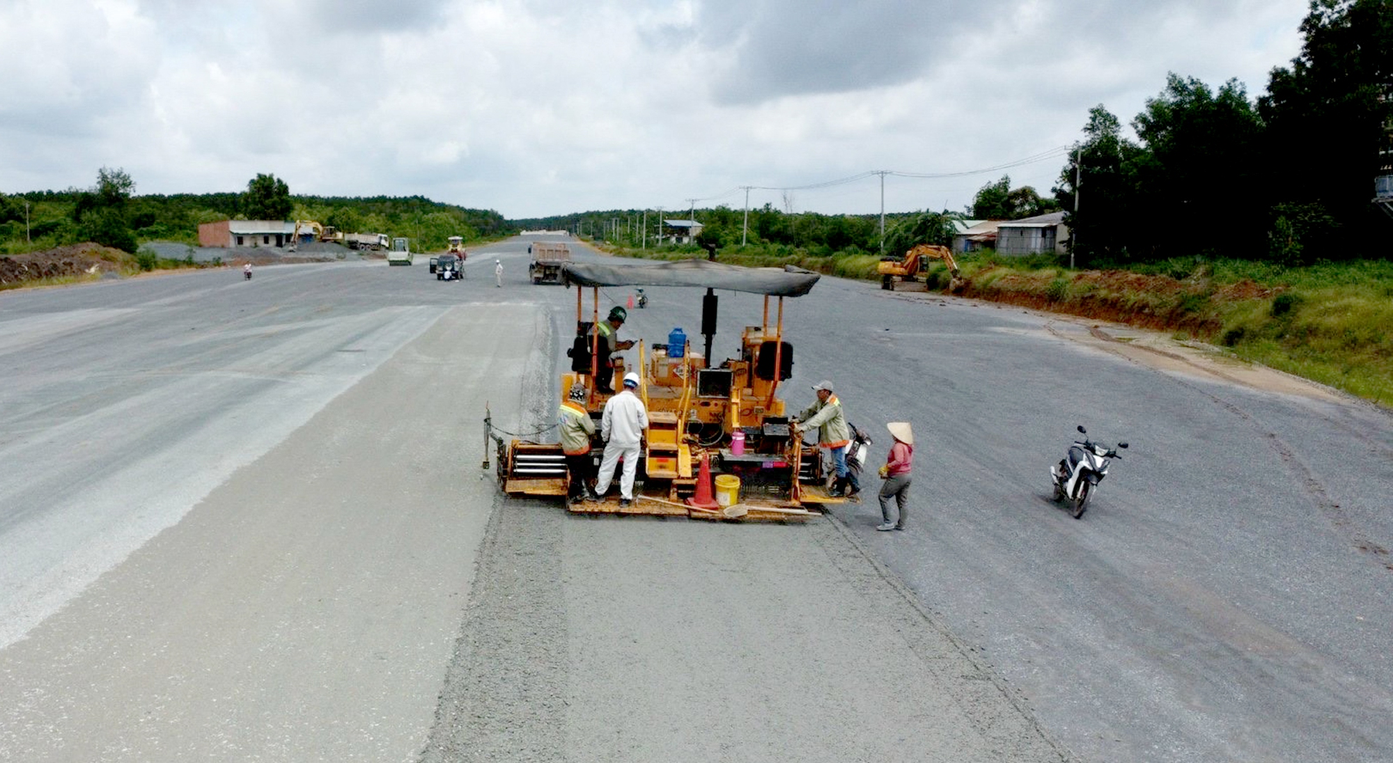 Đua tiến độ mở đường kết nối s&acirc;n bay Long Th&agrave;nh - Ảnh 1.