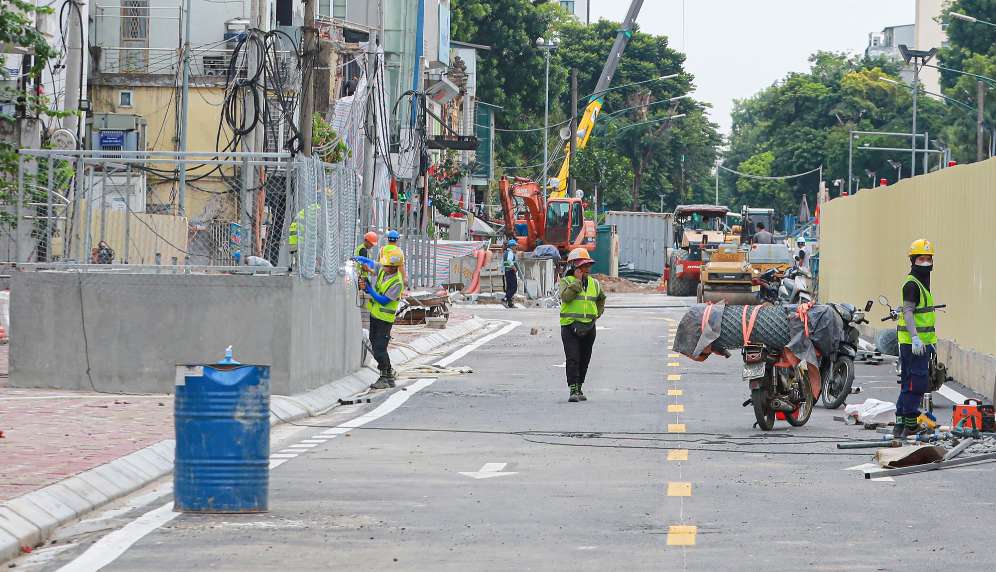 Nhà thầu tuyến Nhổn - ga Hà Nội sắp tháo rào chắn, hoàn trả nhiều vị trí mặt đường - Ảnh 2. Nhà thầu tuyến Nhổn - ga Hà Nội sắp tháo rào chắn, hoàn trả nhiều vị trí mặt đường - Ảnh 2.