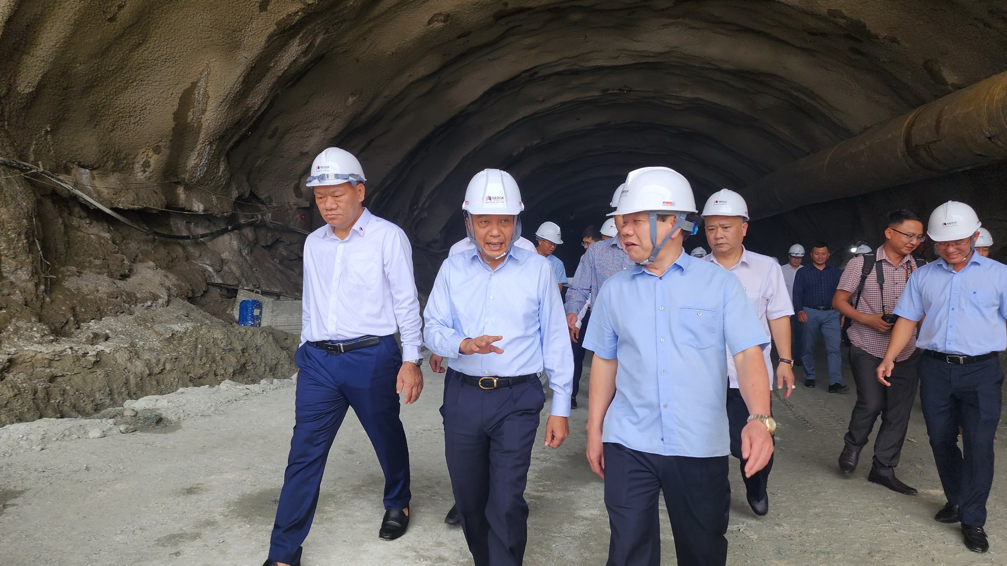 Thứ trưởng Nguyễn Danh Huy: 100 ngày đêm quyết định tiến độ cao tốc Quảng Ngãi-Hoài Nhơn - Ảnh 7. Thứ trưởng Nguyễn Danh Huy: 100 ngày đêm quyết định tiến độ cao tốc Quảng Ngãi-Hoài Nhơn - Ảnh 7.