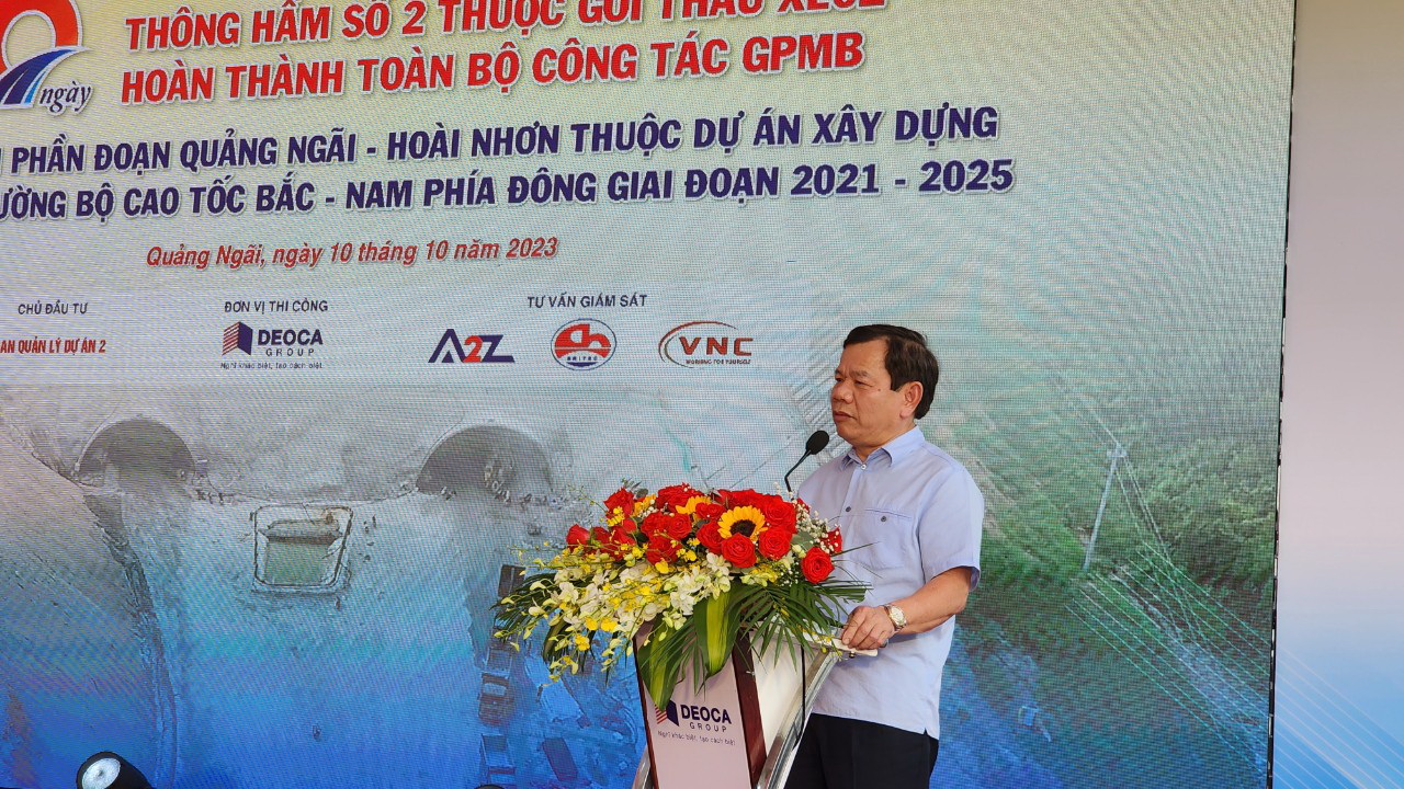Thứ trưởng Nguyễn Danh Huy: 100 ngày đêm quyết định tiến độ cao tốc Quảng Ngãi-Hoài Nhơn - Ảnh 4. Thứ trưởng Nguyễn Danh Huy: 100 ngày đêm quyết định tiến độ cao tốc Quảng Ngãi-Hoài Nhơn - Ảnh 4.