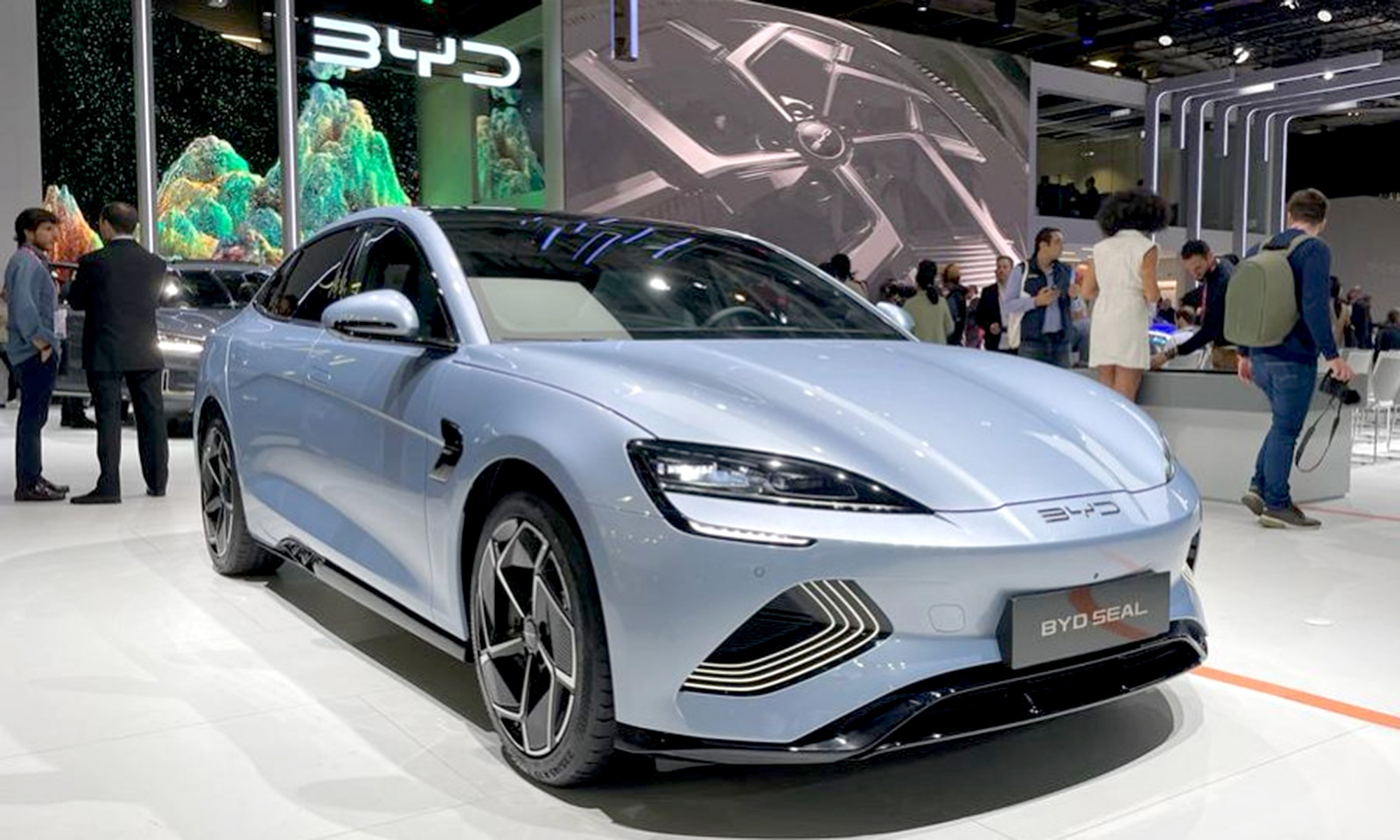 Hai bức tranh đối lập của xe điện Trung Quốc - Ảnh 2. Hai bức tranh đối lập của xe điện Trung Quốc - Ảnh 2.