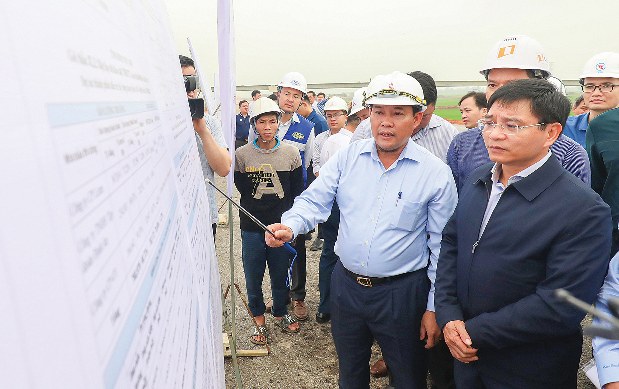 Từ giao thông nội đồng đến đường cao tốc hiện đại - Ảnh 1. photo-1696951640673