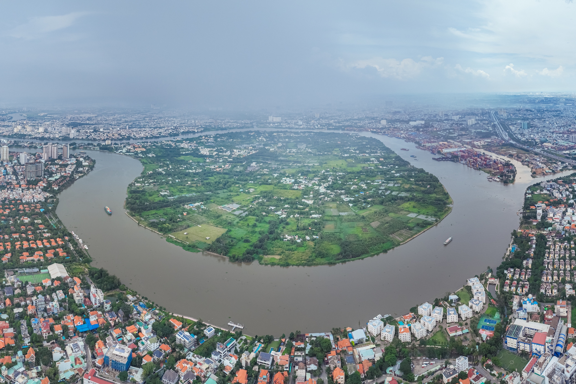 Cận cảnh b&aacute;n đảo ở TP.HCM c&oacute; duy nhất một tuyến đường kết nối - Ảnh 4.