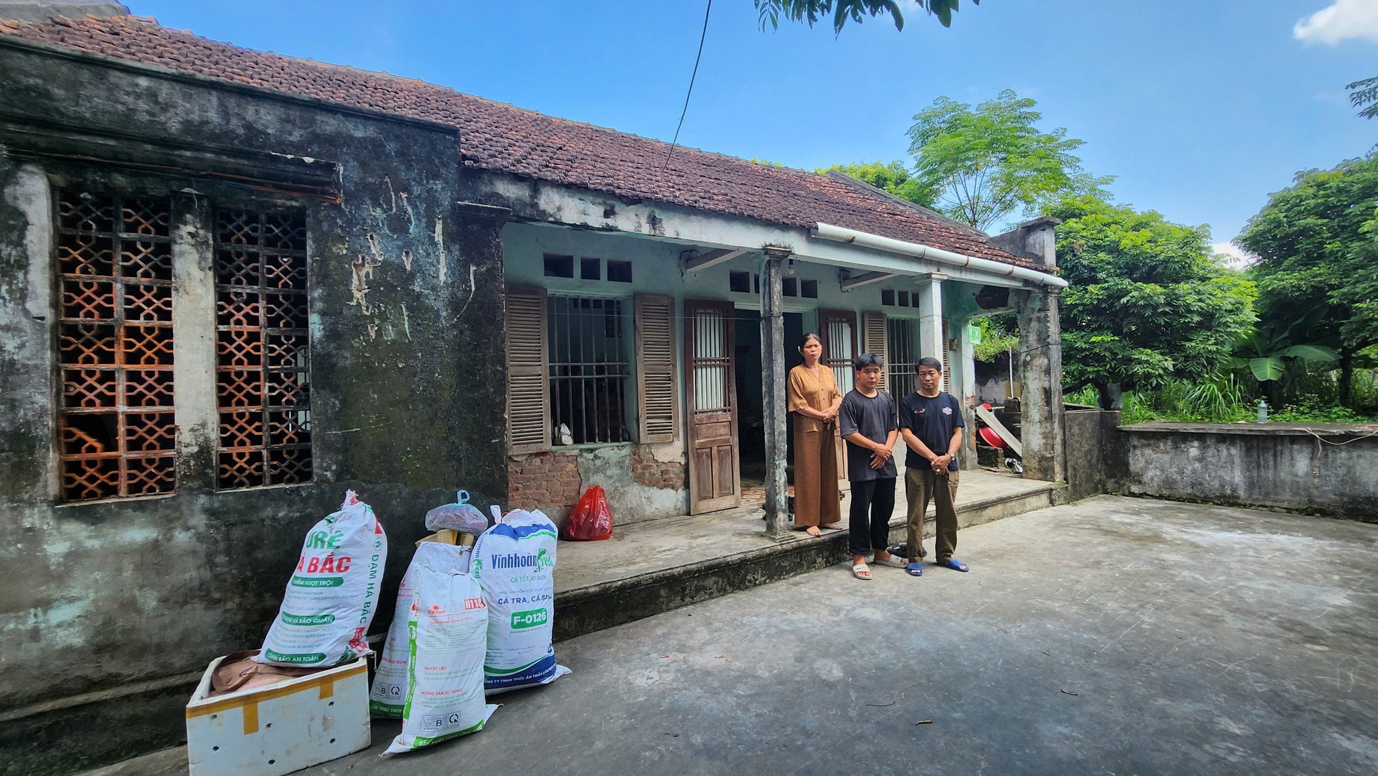 Bi kịch những đứa trẻ 3 lần chịu tang cha mẹ - Ảnh 2. Bi kịch những đứa trẻ 3 lần chịu tang cha mẹ - Ảnh 2.