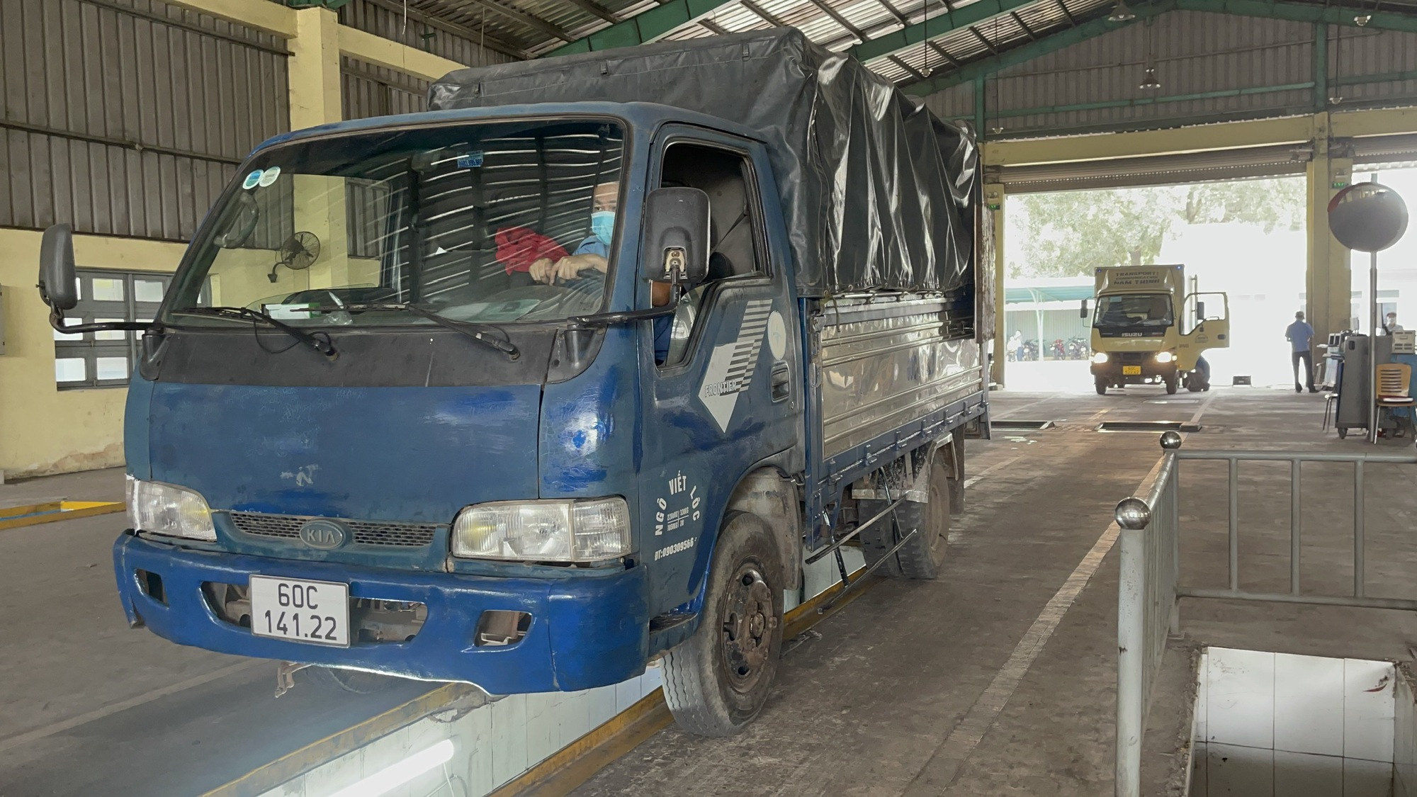 Đồng Nai: Lượng xe đăng kiểm tăng trở lại nhiều đăng kiểm vi&ecirc;n tăng ca 1 - 1,5h mới tan ca - Ảnh 1.