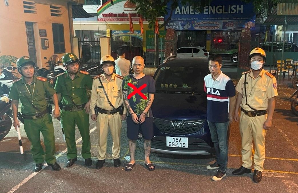 Khởi tố vụ &aacute;n vụ t&agrave;i xế sử dụng ma t&uacute;y v&agrave; tấn c&ocirc;ng lực lượng chức năng  - Ảnh 1.