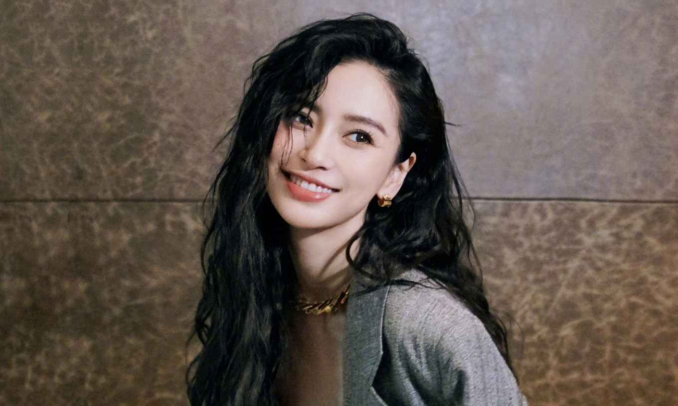 Angelababy gi&agrave;u cỡ n&agrave;o trước khi bị tẩy chay? - Ảnh 1.