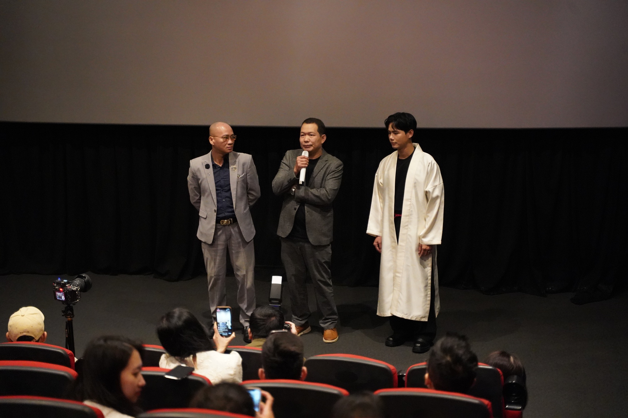 Th&agrave;nh phố ngủ gật: Bộ phim đen tối g&acirc;y &aacute;m ảnh với cả người xem v&agrave; diễn vi&ecirc;n - Ảnh 3.