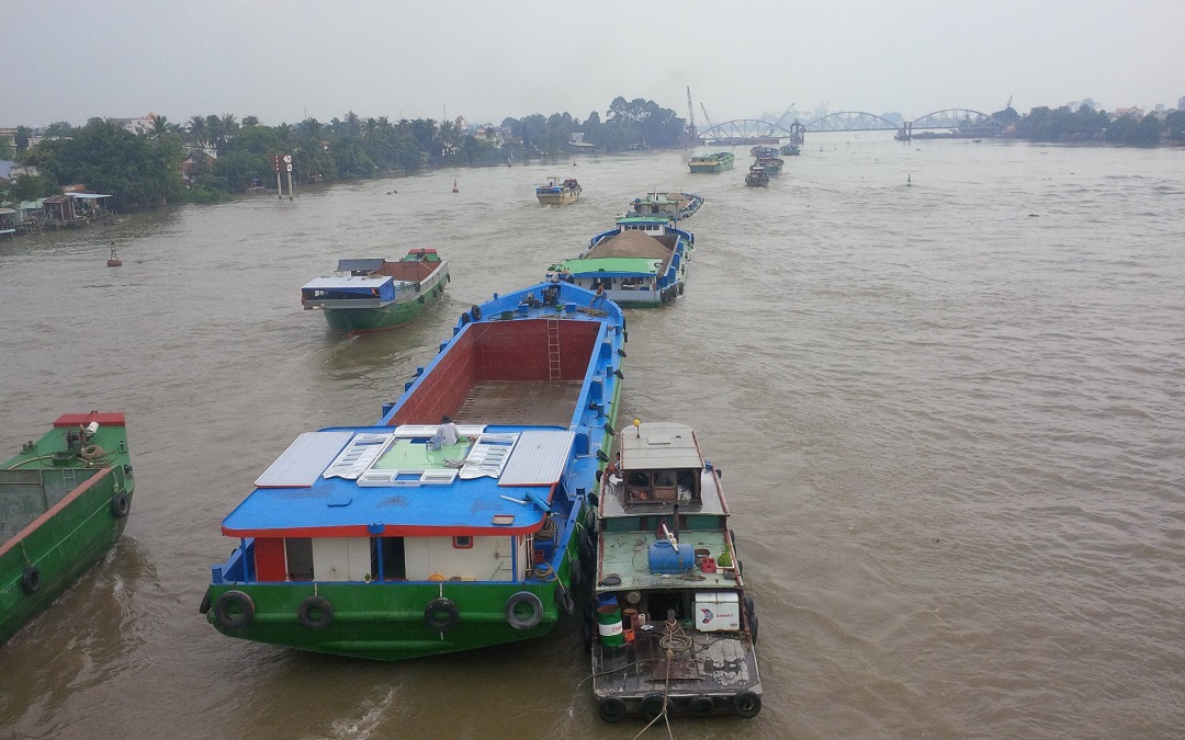 Cục Đường thủy gi&aacute;m s&aacute;t việc lắp đặt hệ thống nhận dạng tự động của t&agrave;u thuyền