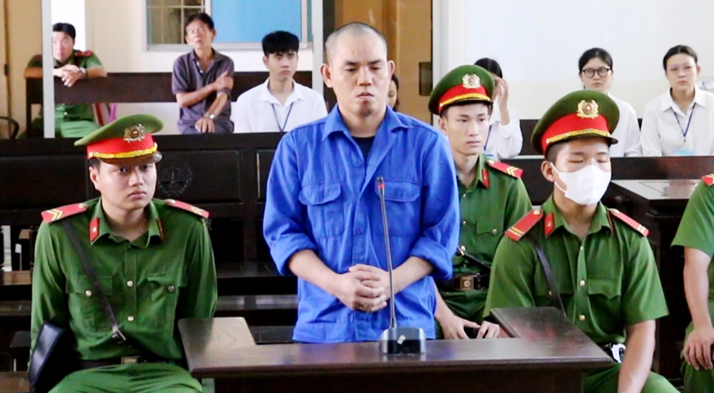 Một thanh ni&ecirc;n ở An Giang cuồng ghen ph&oacute;ng hỏa giết người rồi l&atilde;nh &aacute;n tử h&igrave;nh - Ảnh 1.