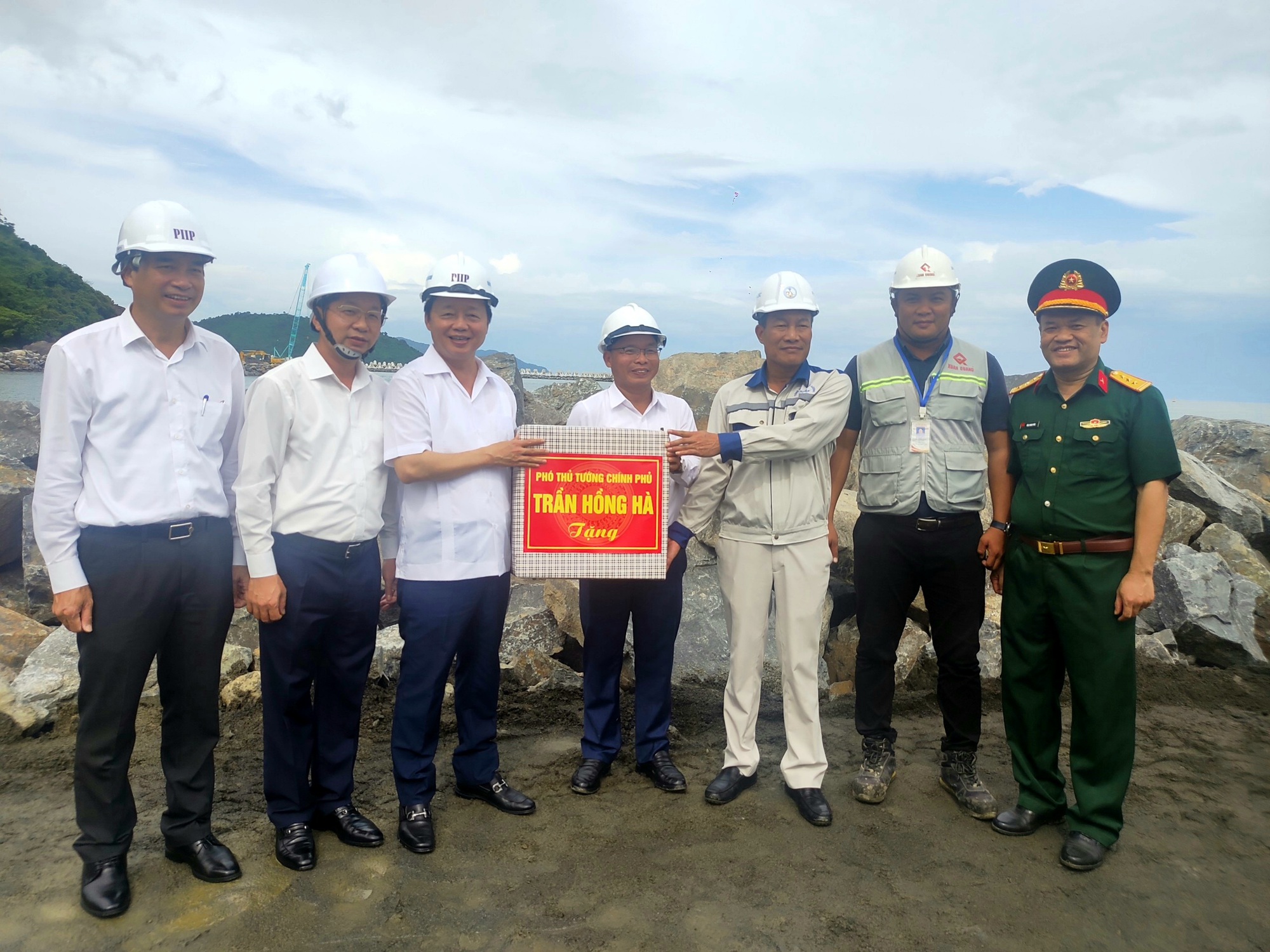Ph&oacute; thủ tướng Trần Hồng H&agrave; thị s&aacute;t dự &aacute;n cảng Li&ecirc;n Chiểu - Ảnh 1.