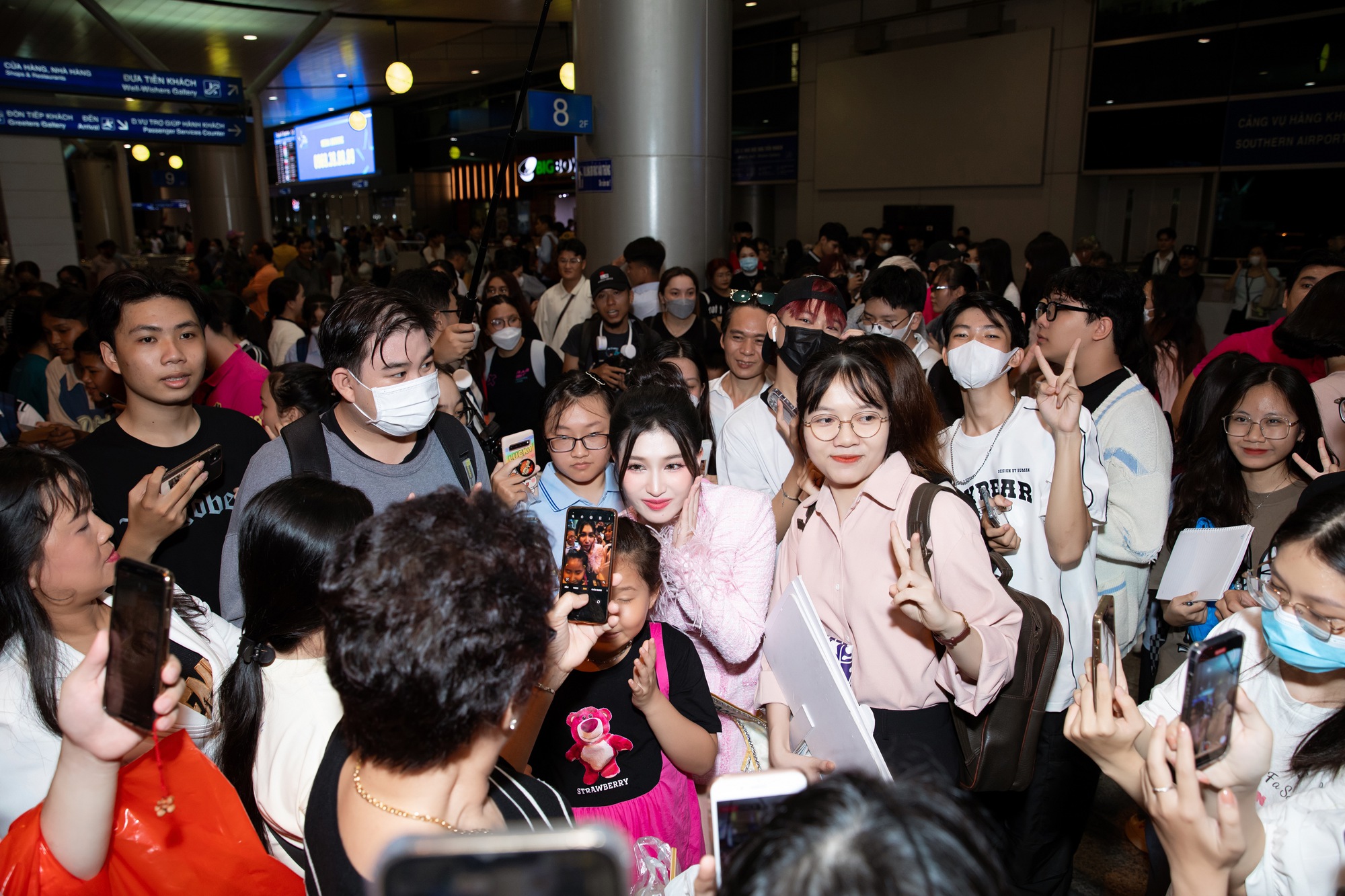 Phương Nhi chính thức lên đường sang Nhật Bản chinh chiến tại Miss International 2023 - Ảnh 12. Phương Nhi chính thức lên đường sang Nhật Bản chinh chiến tại Miss International 2023 - Ảnh 12.