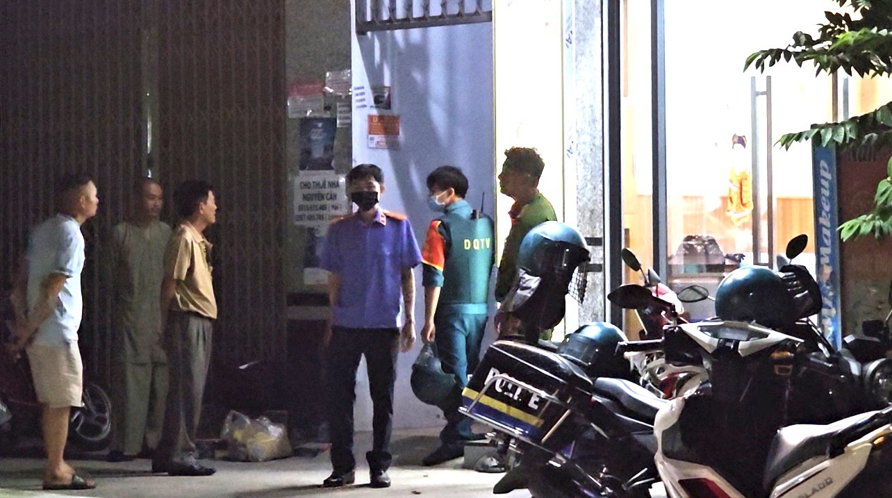 T&agrave;i xế xe thư b&aacute;o treo cổ trong ph&ograve;ng trọ ở B&igrave;nh Dương - Ảnh 1.