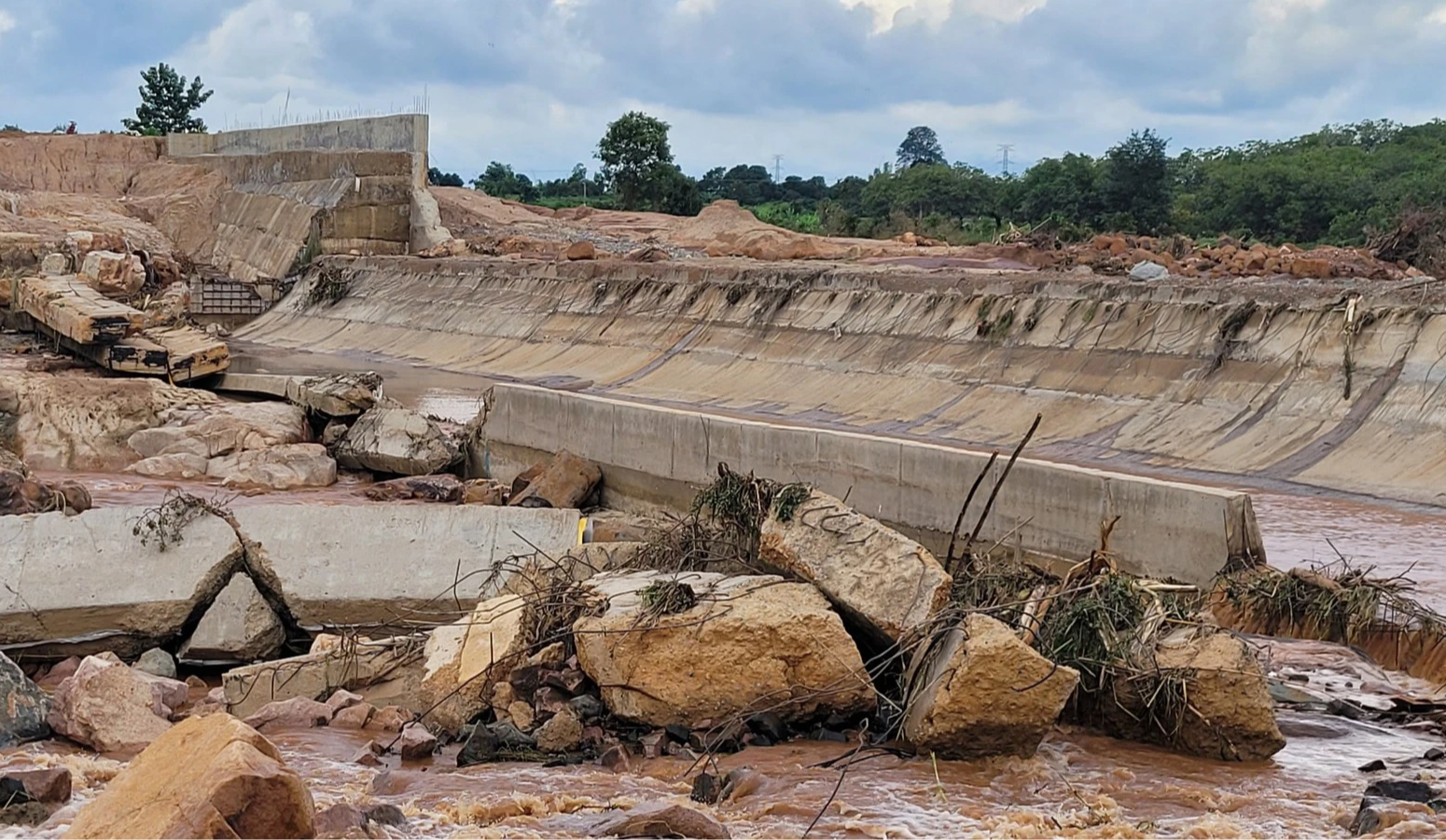 Gia Lai b&aacute;o c&aacute;o kh&ocirc;ng đầy đủ vụ vỡ đập thuỷ điện - Ảnh 1.