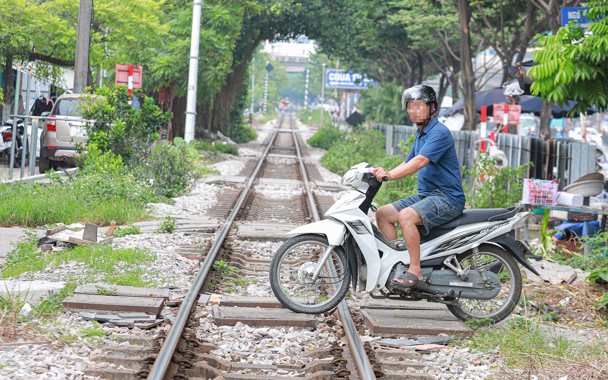 Kh&oacute; x&oacute;a 3.000 lối đi tự mở v&igrave; thiếu tiền