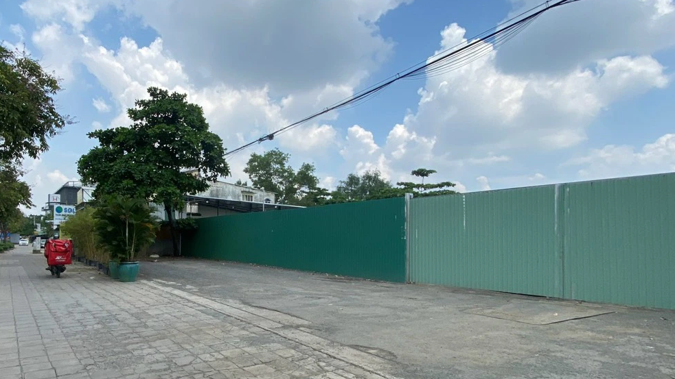 Bất chấp bị thanh tra, tổng đ&agrave;i Th&agrave;nh Bưởi n&oacute;i sẽ trung chuyển kh&aacute;ch qua "bến lậu" kh&aacute;c - Ảnh 1.