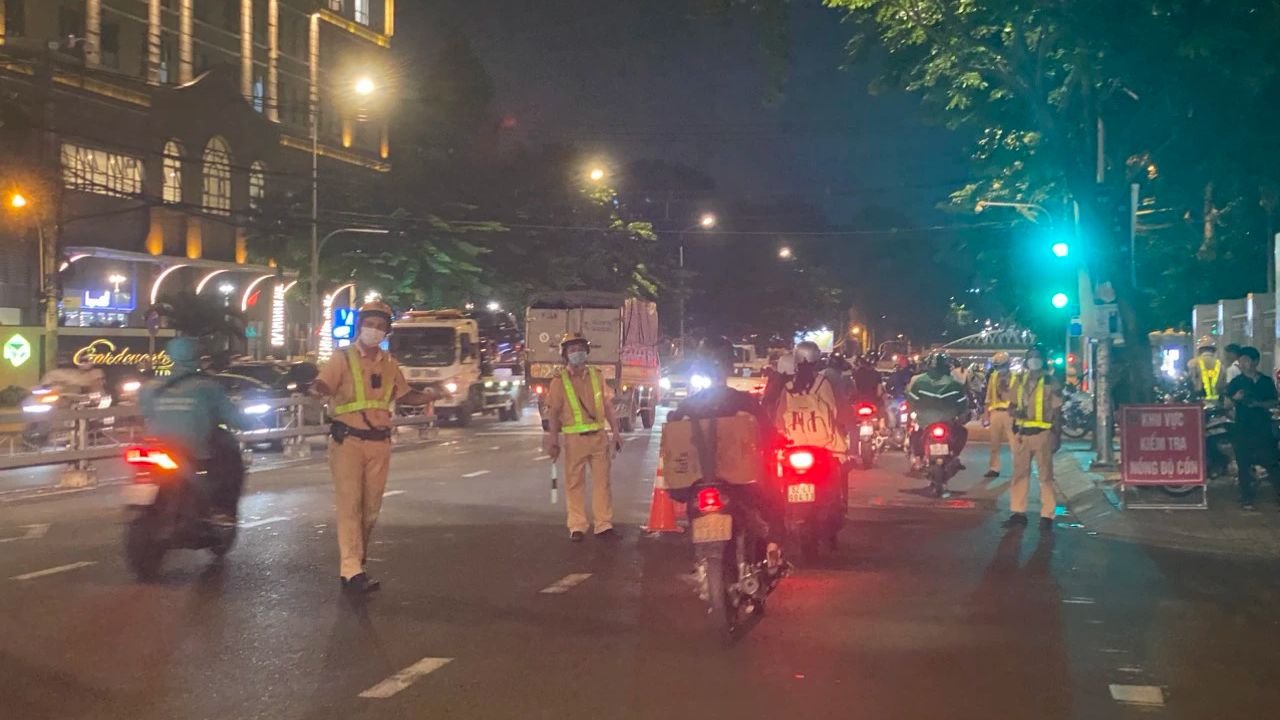 Ma men khai kh&ocirc;ng biết chữ qu&aacute;t nạt CSGT, "h&agrave;nh" c&ocirc;ng an phường phải về lấy mực điểm chỉ  - Ảnh 5.