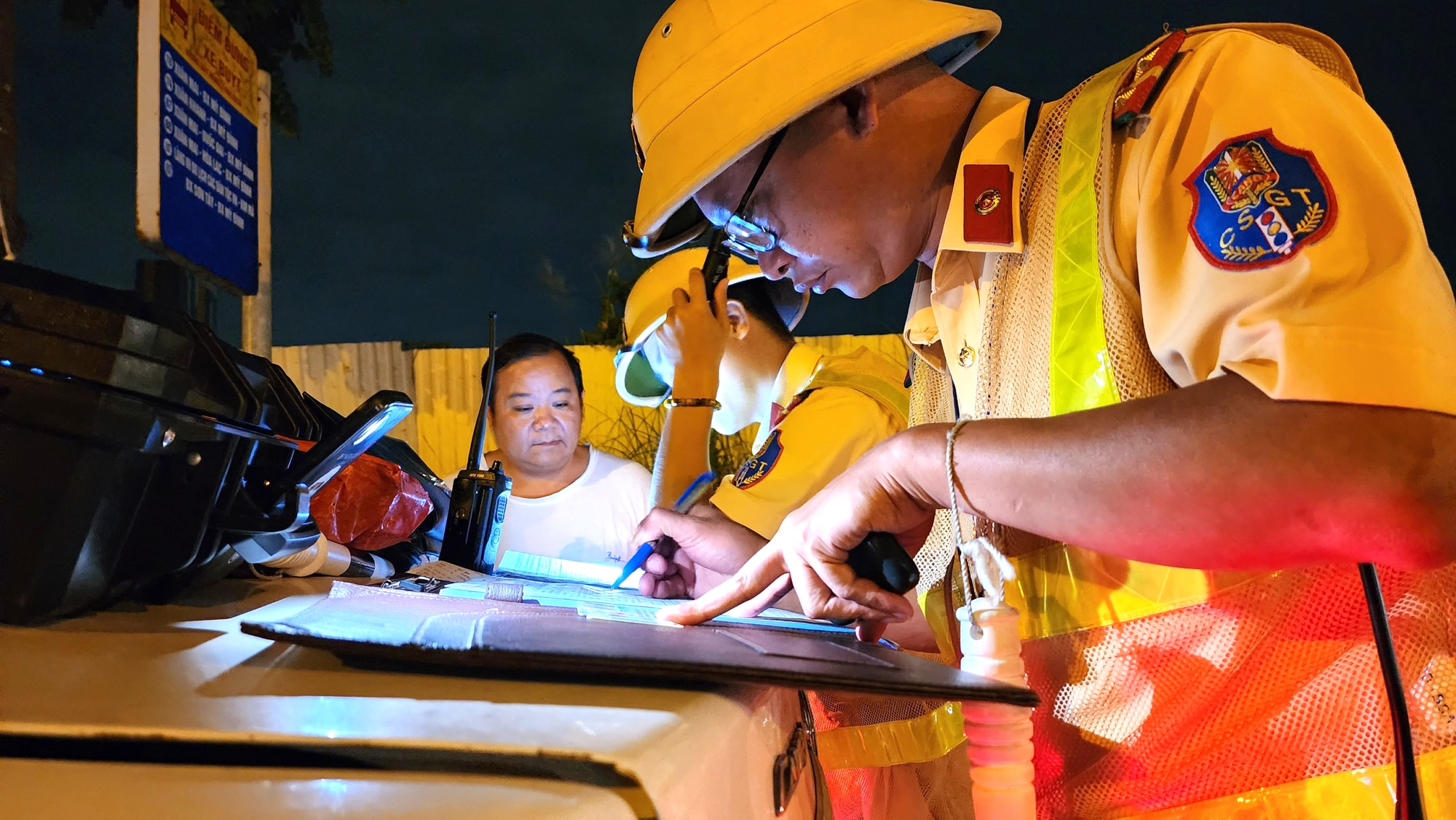 Quên cân trước khi ra khỏi công ty, tài xế tiếc nuối vì bị phạt chở quá tải - Ảnh 11. Quên cân trước khi ra khỏi công ty, tài xế tiếc nuối vì bị phạt chở quá tải - Ảnh 11.