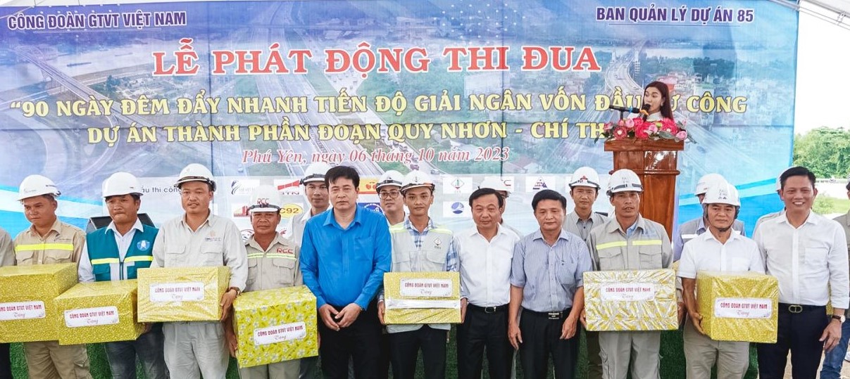 Thi đua lập th&agrave;nh t&iacute;ch kỷ niệm 80 năm truyền thống ng&agrave;nh GTVT - Ảnh 1.