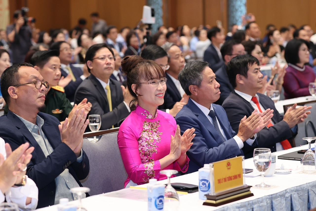 Cộng đồng doanh nhân nỗ lực vì tương lai Việt Nam hùng cường, thịnh vượng - Ảnh 3. Cộng đồng doanh nhân nỗ lực vì tương lai Việt Nam hùng cường, thịnh vượng - Ảnh 3.