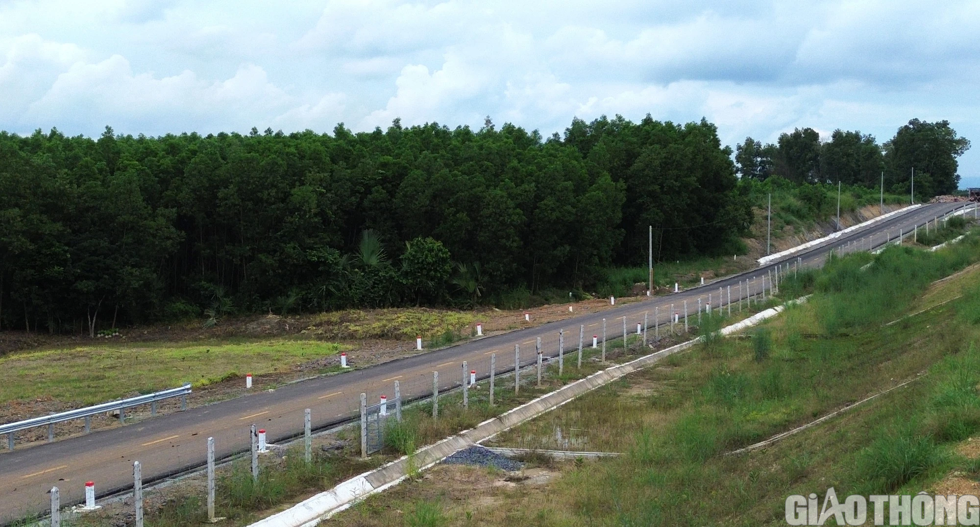 Diện mạo mới tr&ecirc;n cao tốc Phan Thiết - Dầu Gi&acirc;y - Ảnh 9.