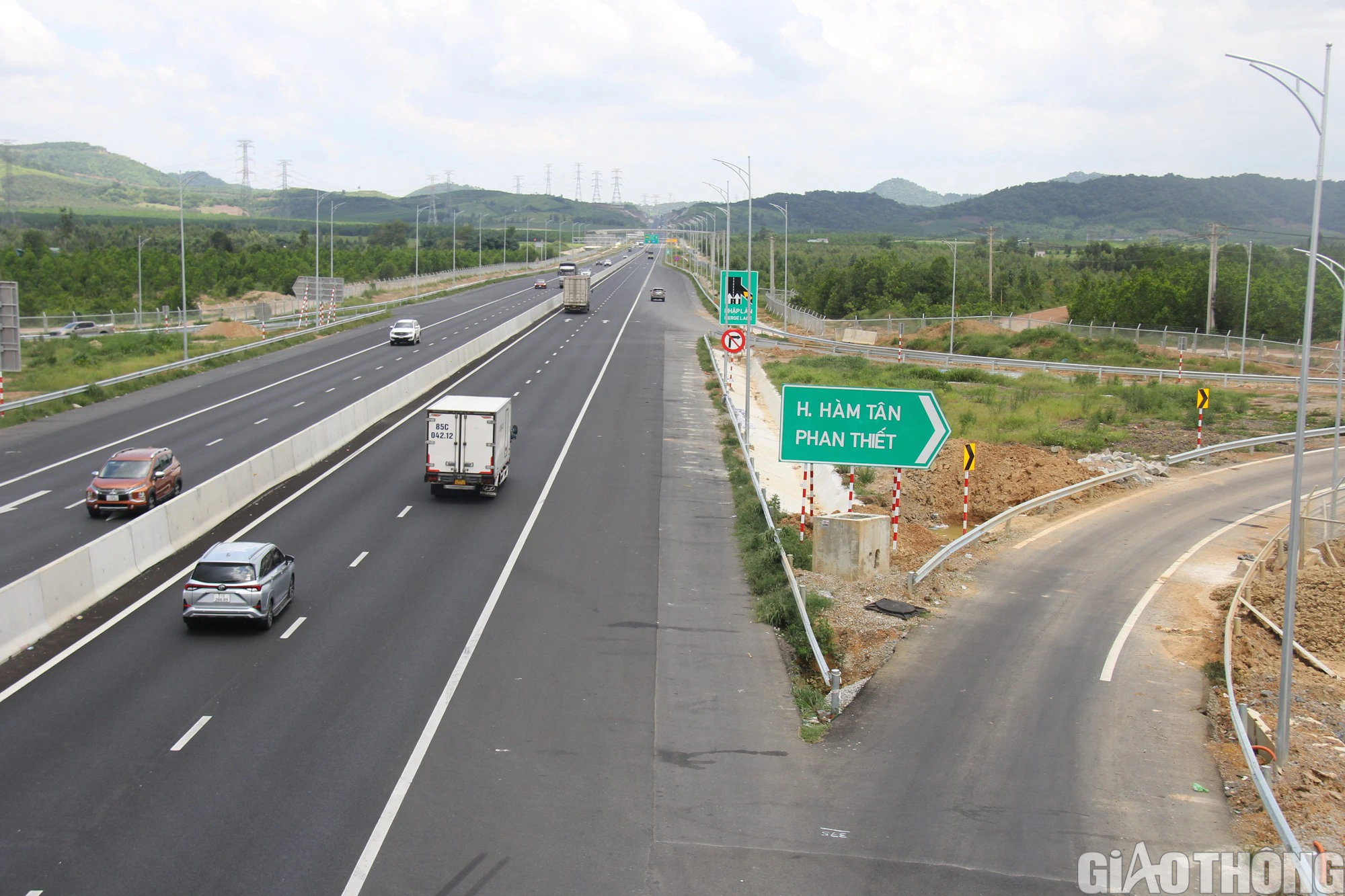 Diện mạo mới tr&ecirc;n cao tốc Phan Thiết - Dầu Gi&acirc;y - Ảnh 10.