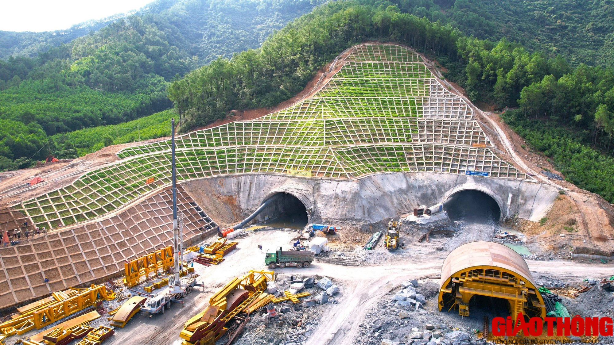 Ch&iacute;nh thức th&ocirc;ng hầm Thần Vũ tr&ecirc;n tuyến Cao tốc Diễn Ch&acirc;u &ndash; B&atilde;i Vọt - Ảnh 1.