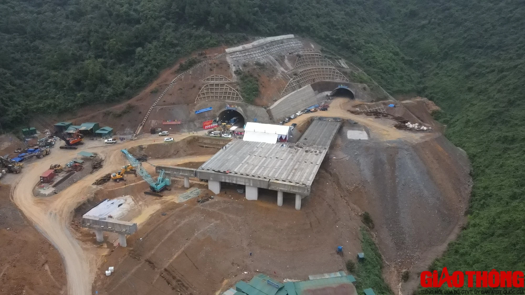 Ch&iacute;nh thức th&ocirc;ng hầm Thần Vũ tr&ecirc;n tuyến Cao tốc Diễn Ch&acirc;u &ndash; B&atilde;i Vọt - Ảnh 7.