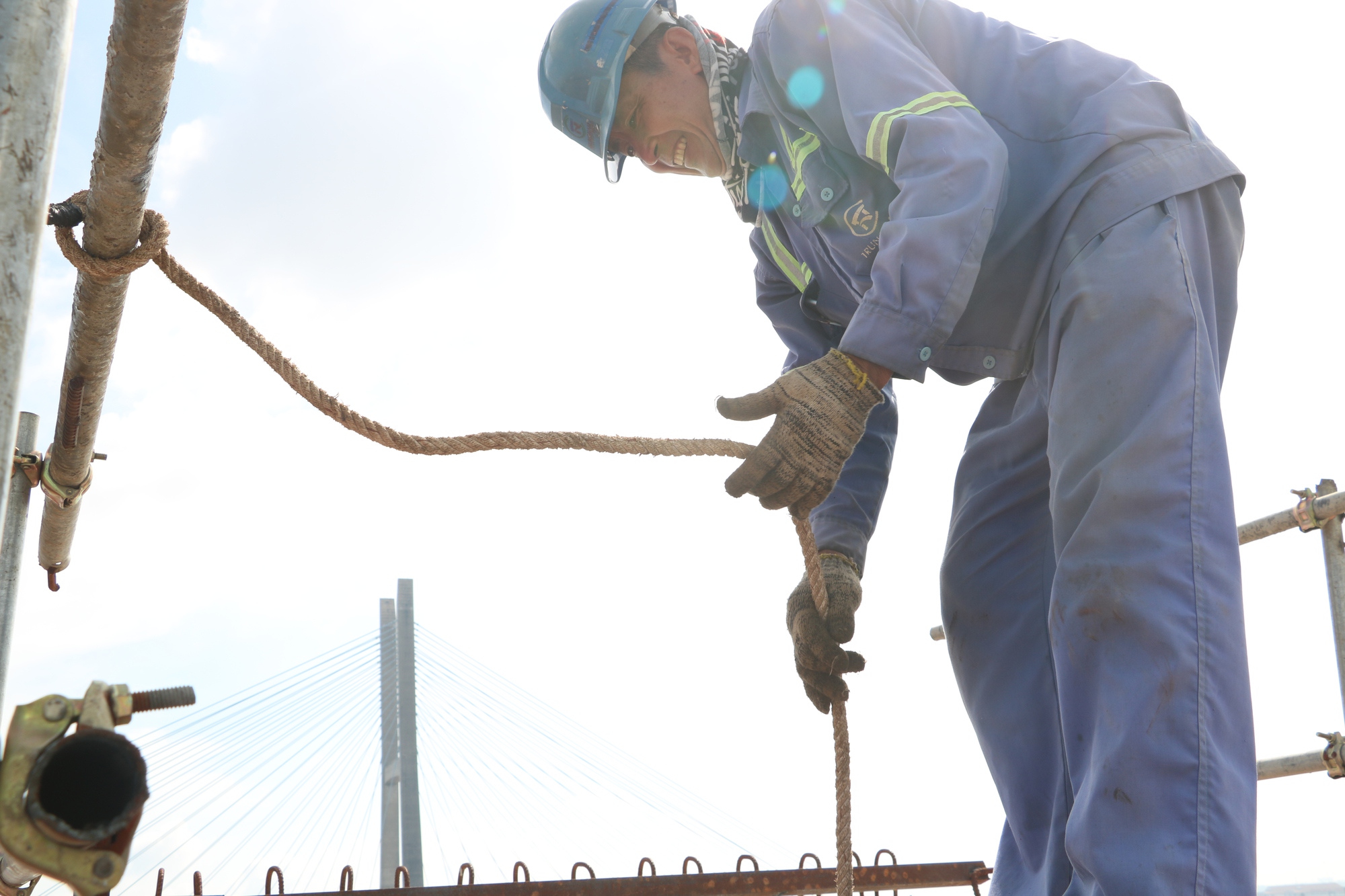 Niềm vui công nhân ngày hợp long cầu Mỹ Thuận 2 - Ảnh 5. Niềm vui công nhân ngày hợp long cầu Mỹ Thuận 2 - Ảnh 5.