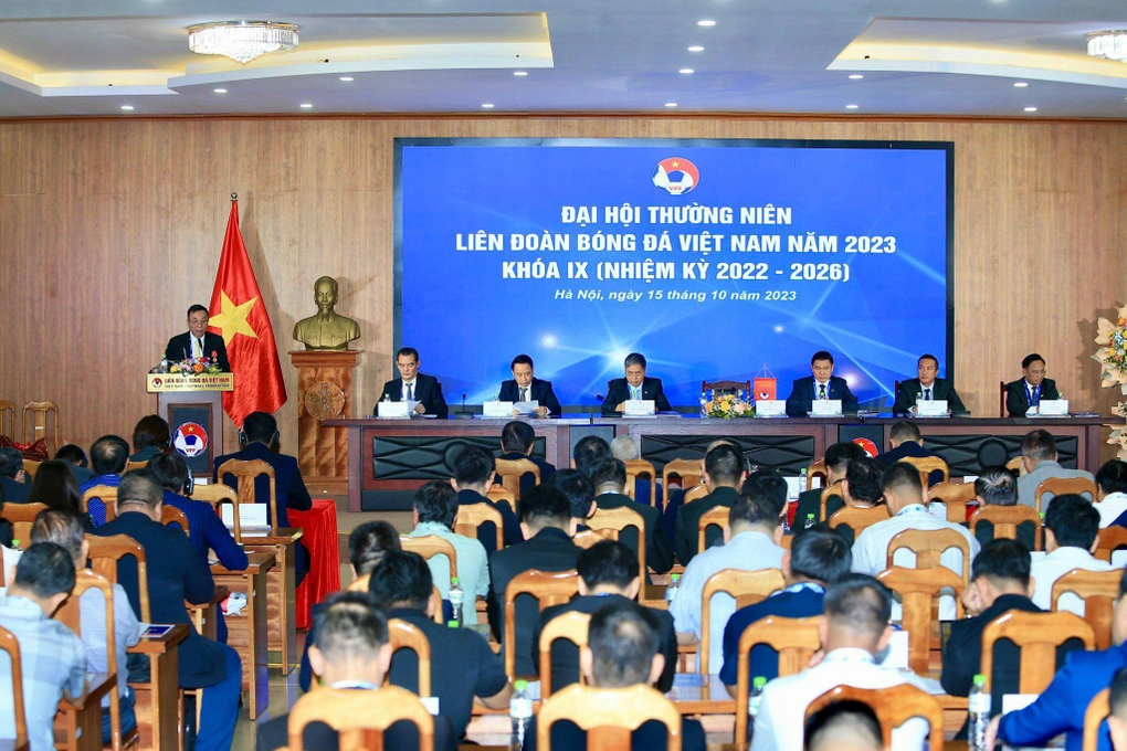 Bóng đá Việt Nam công bố doanh thu khủng chỉ sau 9 tháng đầu năm 2023 - Ảnh 1. Bóng đá Việt Nam công bố doanh thu khủng chỉ sau 9 tháng đầu năm 2023 - Ảnh 1.