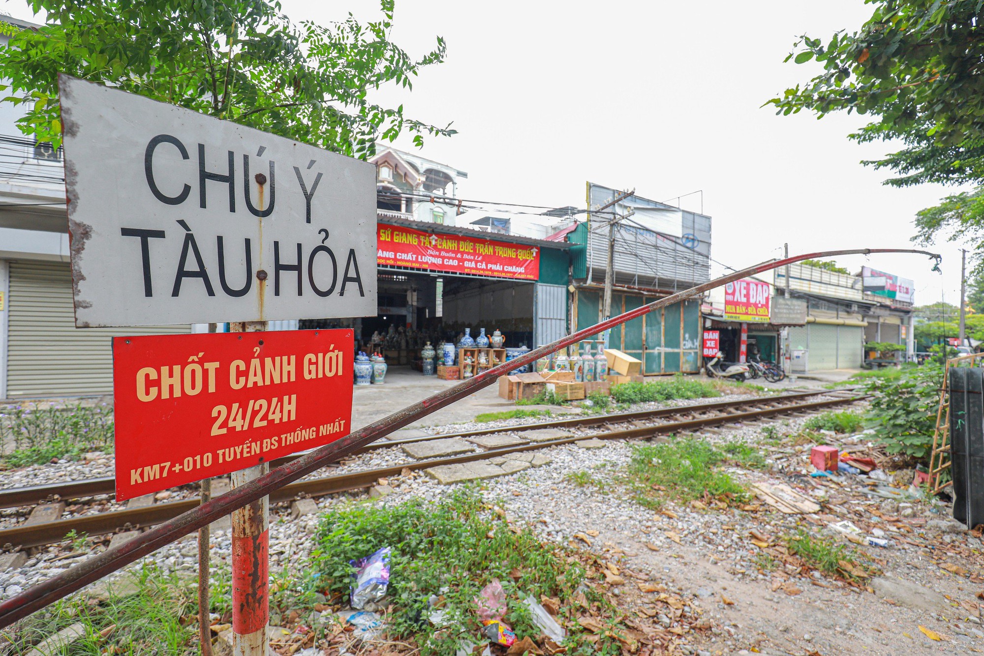 Nhan nhản lối đi tự mở, nguy cơ t&agrave;u đ&acirc;m - Ảnh 9.