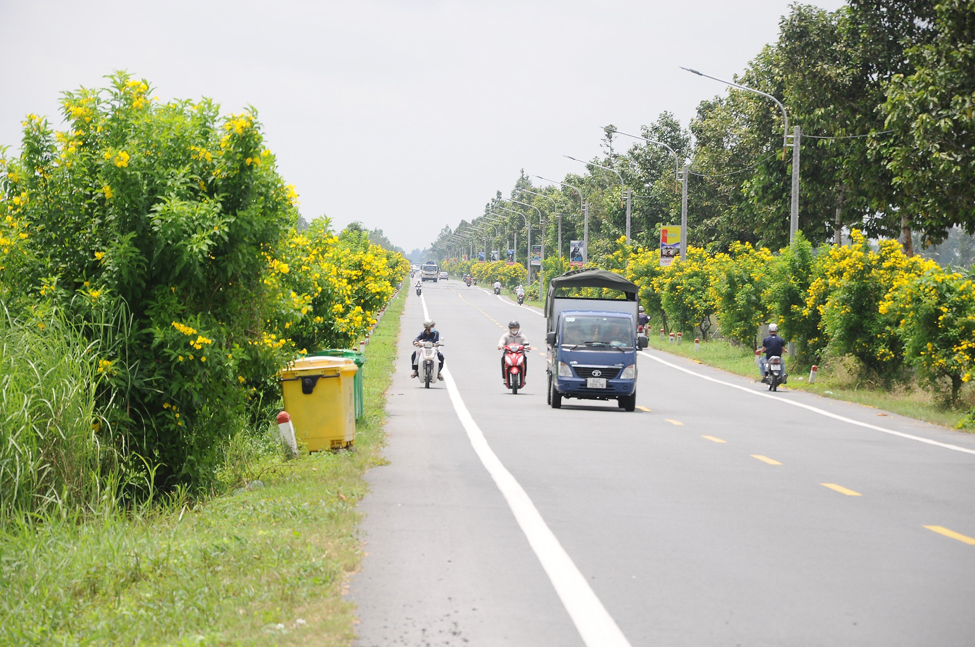 Đắp bờ ngăn lũ, mở đường tới v&ugrave;ng T&acirc;y s&ocirc;ng Hậu - Ảnh 1.