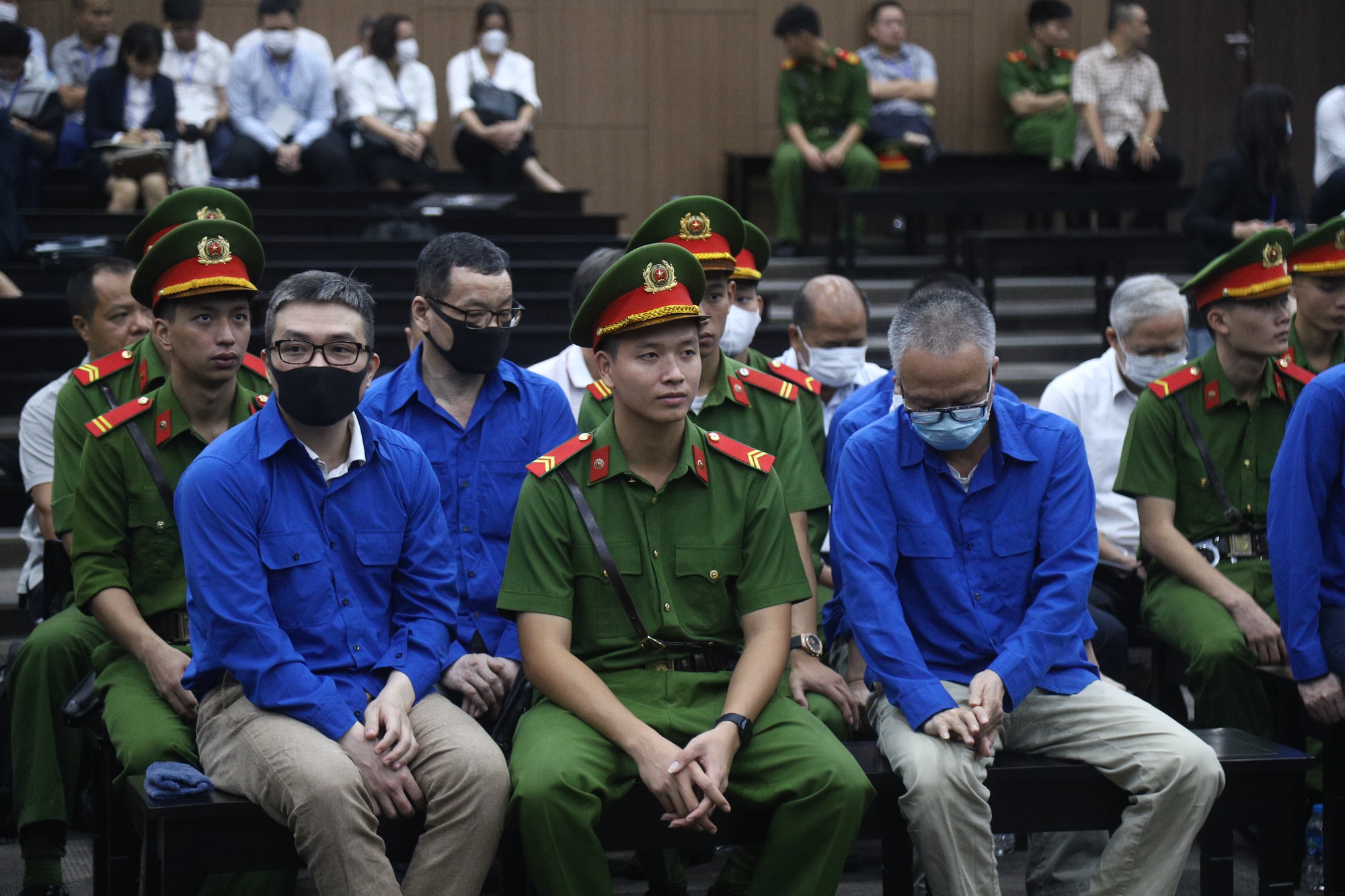 Nhiều cựu l&atilde;nh đạo Tổng c&ocirc;ng ty VEC hầu t&ograve;a v&igrave; g&acirc;y thiệt hại 460 tỷ - Ảnh 1.