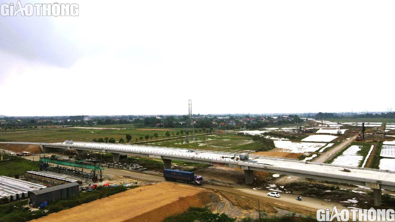 Thi c&ocirc;ng cao tốc Bắc Nam m&ugrave;a mưa lũ ở H&agrave; Tĩnh được triển khai như thế n&agrave;o? - Ảnh 1.