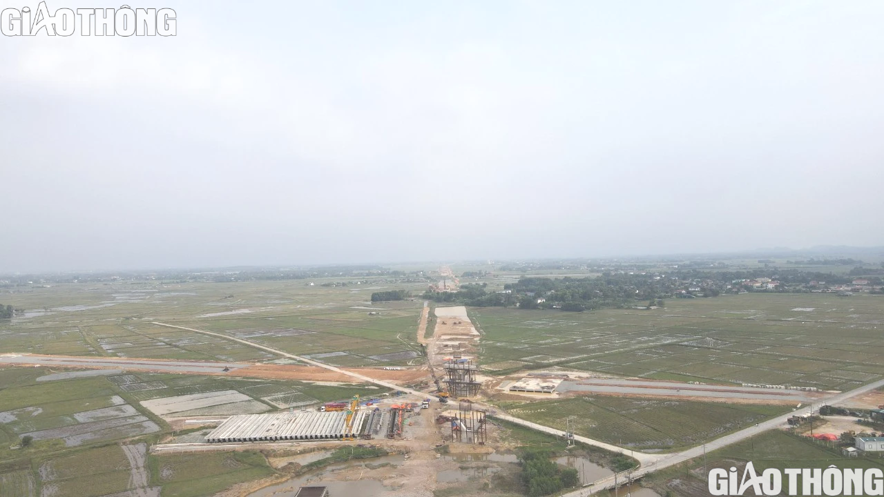 Thi c&ocirc;ng cao tốc Bắc Nam m&ugrave;a mưa lũ ở H&agrave; Tĩnh được triển khai như thế n&agrave;o? - Ảnh 4.