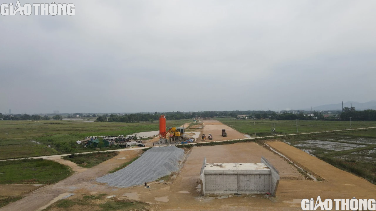 Thi c&ocirc;ng cao tốc Bắc Nam m&ugrave;a mưa lũ ở H&agrave; Tĩnh được triển khai như thế n&agrave;o? - Ảnh 5.