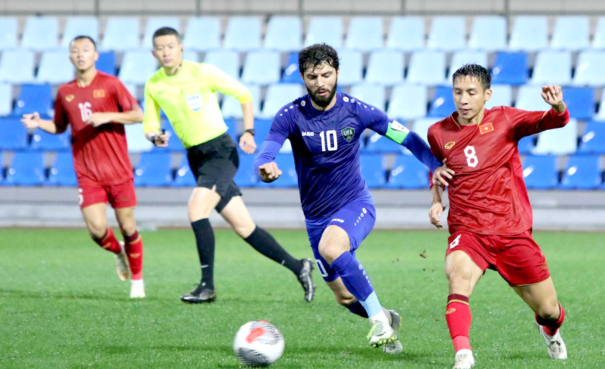 Tuyển Việt Nam v&agrave; nỗi lo trước v&ograve;ng loại World Cup - Ảnh 1.