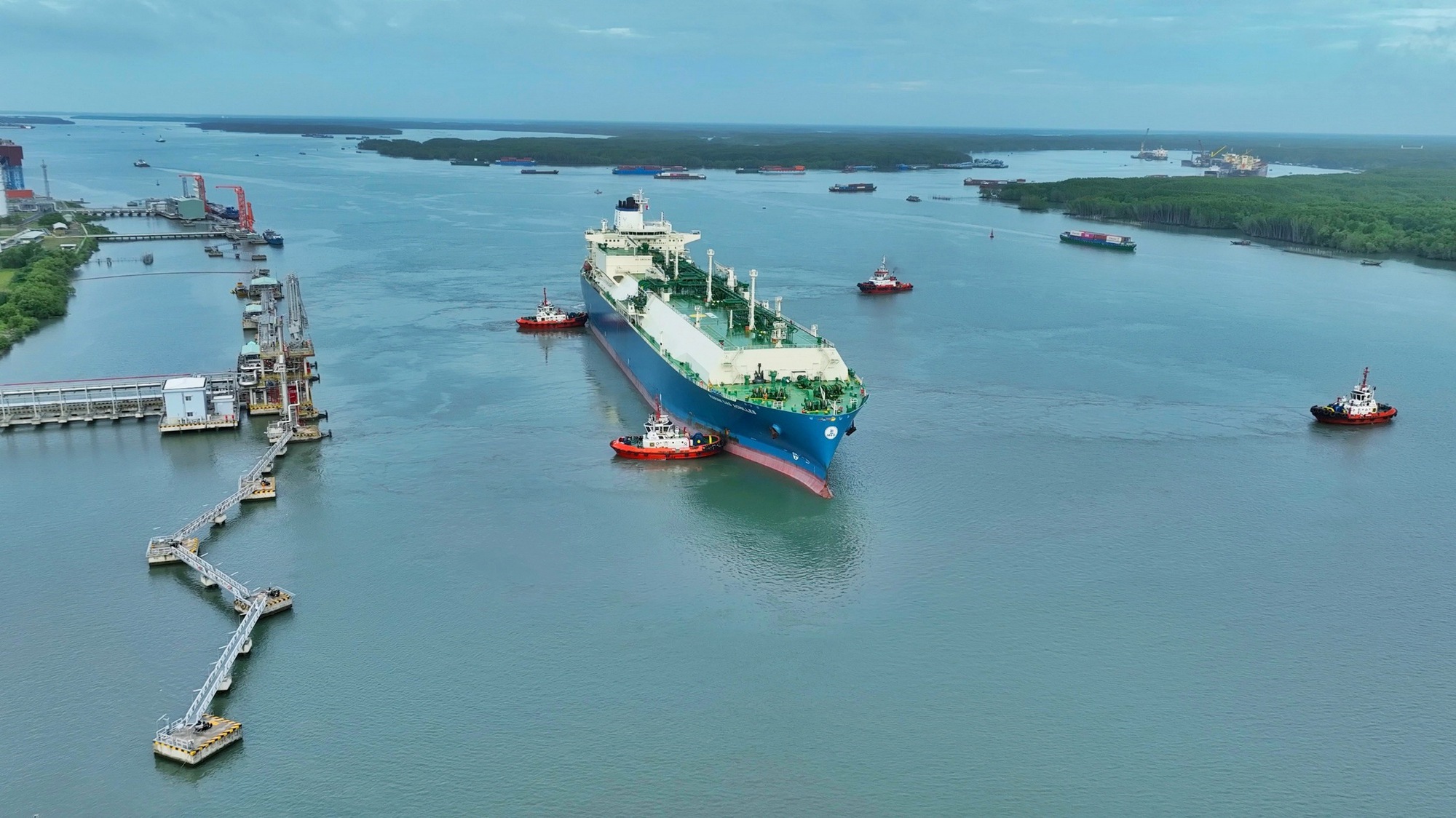 Việt Nam - điểm s&aacute;ng của thị trường LNG to&agrave;n cầu - Ảnh 1.