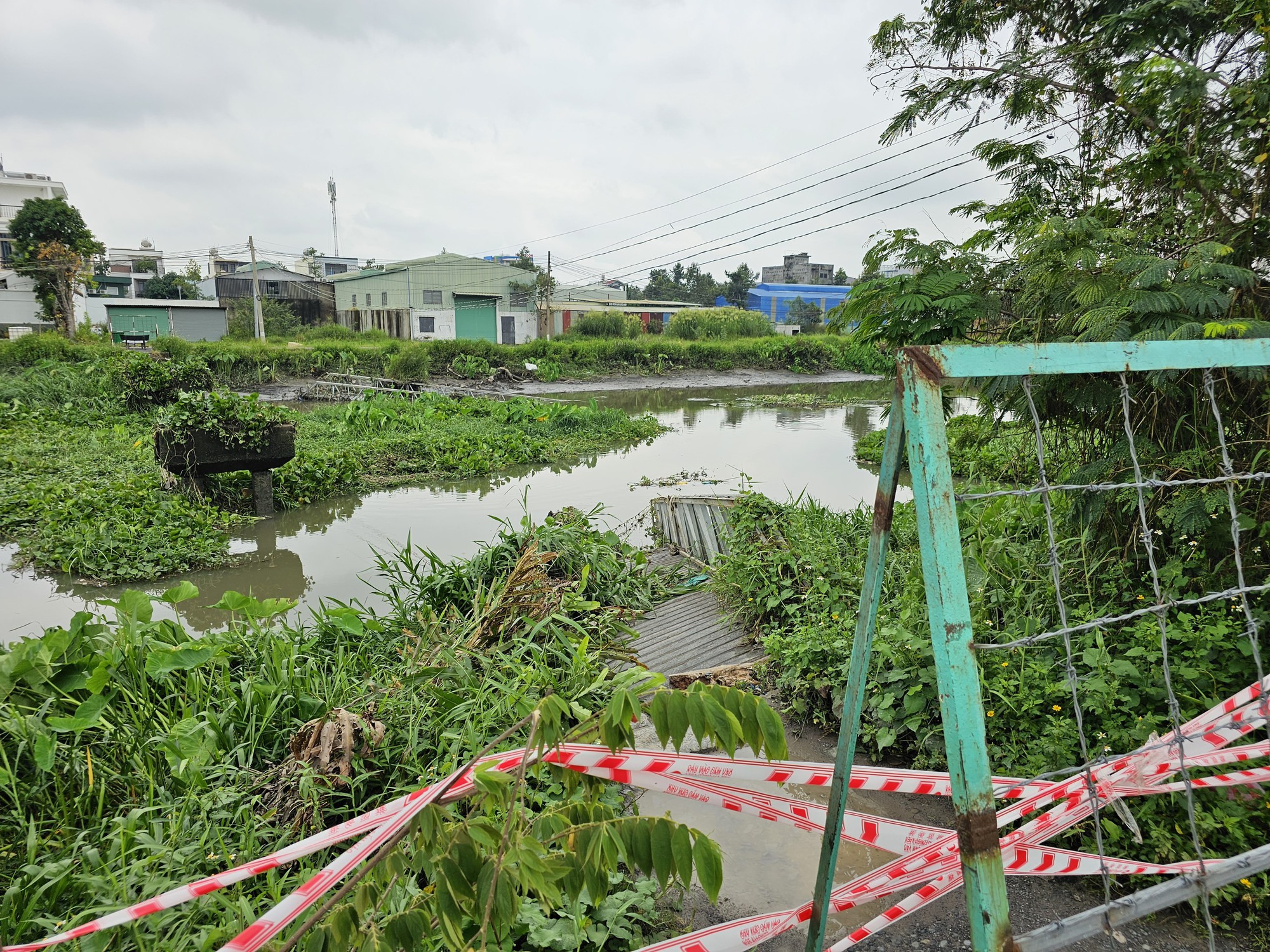 B&igrave;nh Dương khẩn trương khắc phục 2 c&acirc;y cầu sắt bị nước cuốn tr&ocirc;i - Ảnh 1.