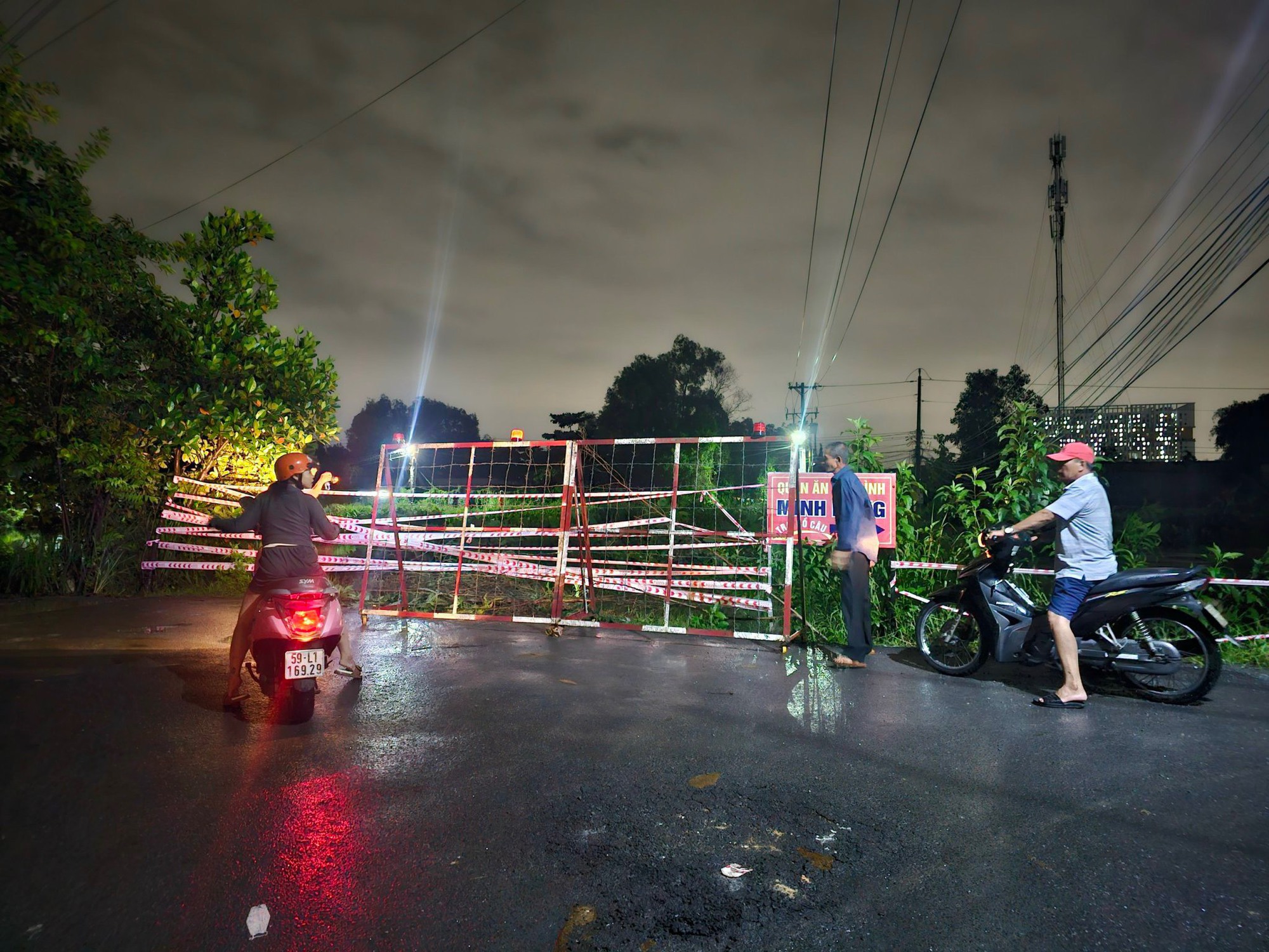 B&igrave;nh Dương khẩn trương khắc phục 2 c&acirc;y cầu sắt bị nước cuốn tr&ocirc;i - Ảnh 2.