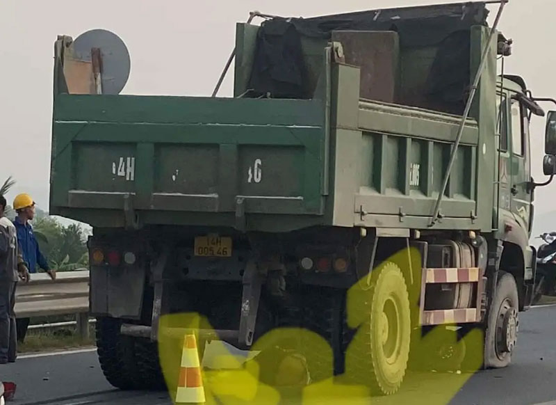 Hiện trường vụ TNGT khiến nam sinh lớp 10 ở Quảng Ninh tử vong thương t&acirc;m.