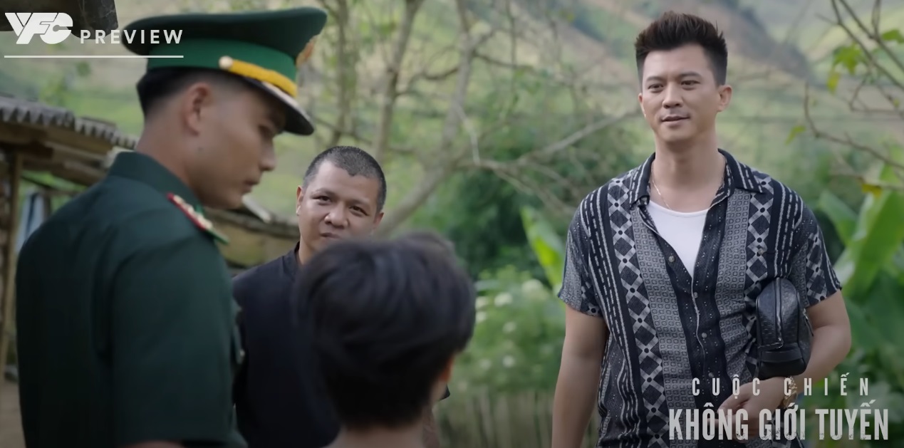 Đo&agrave;n đưa người đến siết nh&agrave; chị em của Ch&agrave;