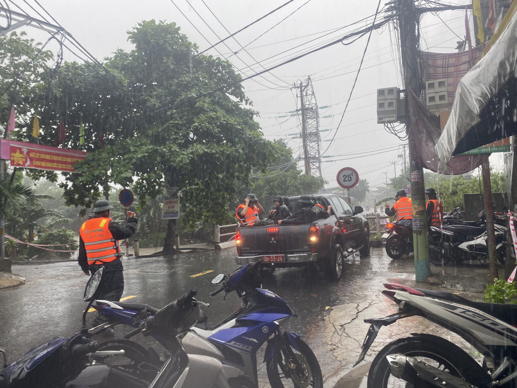 Đ&agrave; Nẵng: D&acirc;n ng&aacute;n ngẩm v&igrave; cứ mưa to l&agrave; chạy lụt - Ảnh 8.