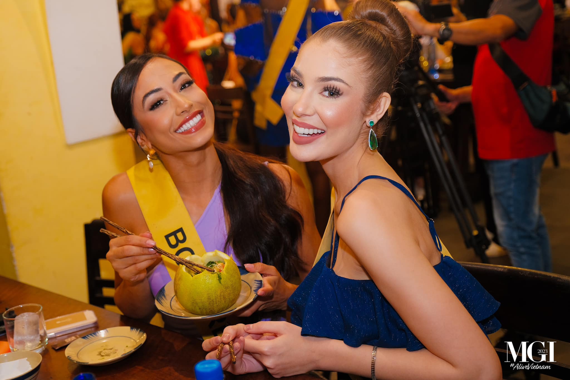 Đương kim Miss Grand International đến th&iacute; sinh đều m&ecirc; mẩn c&aacute; kho, nước mắm - Ảnh 4.