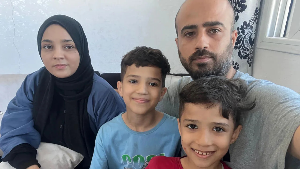Ph&oacute;ng vi&ecirc;n CNN chạy khỏi Gaza: &ldquo;T&ecirc;n lửa n&atilde; xuống nơi vợ con t&ocirc;i mới rời đi&rdquo; - Ảnh 1.