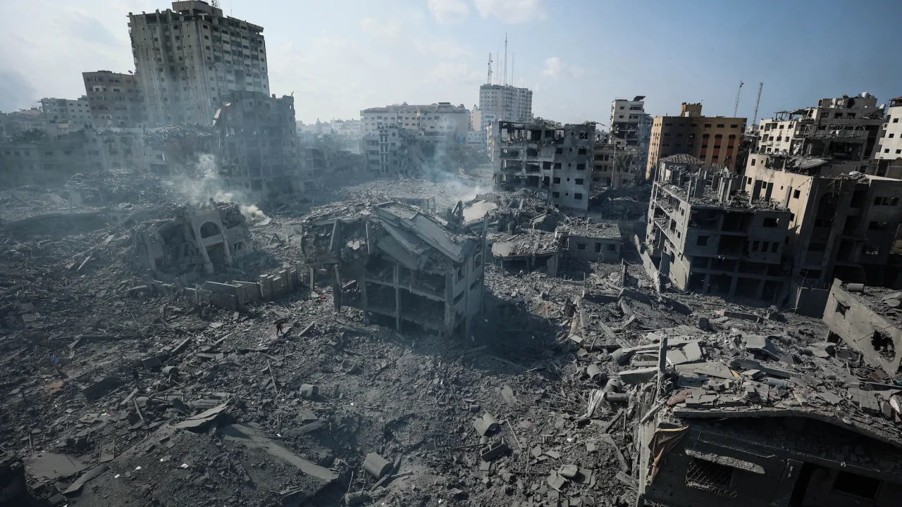 Ph&oacute;ng vi&ecirc;n CNN chạy khỏi Gaza: &ldquo;T&ecirc;n lửa n&atilde; xuống nơi vợ con t&ocirc;i mới rời đi&rdquo; - Ảnh 2.