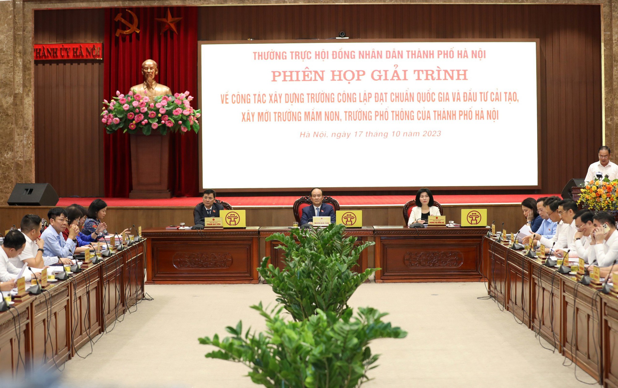 H&agrave; Nội l&yacute; giải nguy&ecirc;n nh&acirc;n t&igrave;nh trạng qu&aacute; tải trường học c&ocirc;ng lập - Ảnh 2.